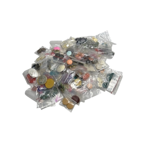 Mixed lot of multiple style sew on buttons - Picture 3 of 4